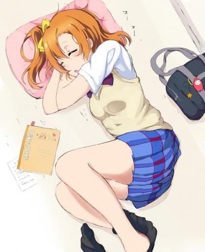 【ラブライブ！】何故寝そべりでは穂乃果が最強なのか