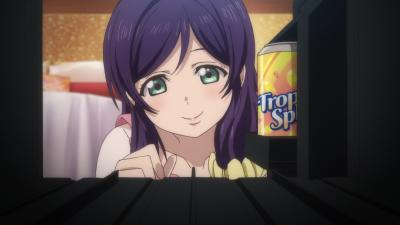 【ラブライブ！】劇場版で希が買ってきたジュースを冷蔵庫にしまっちゃうシーンあるじゃん？